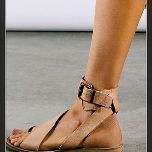 New In Box-Vale Boot Sandal 7